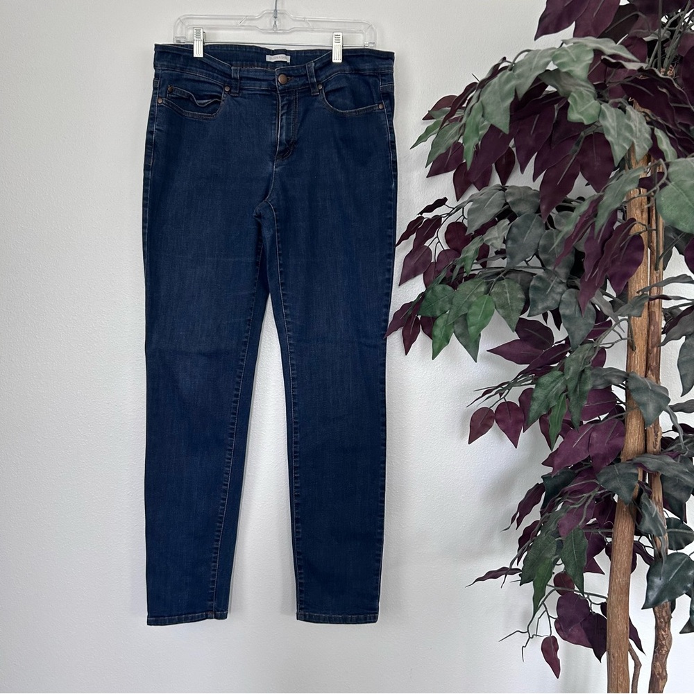 Eileen Fisher Blue Jeans with Sleek Fit, stretch. Size 12
#253